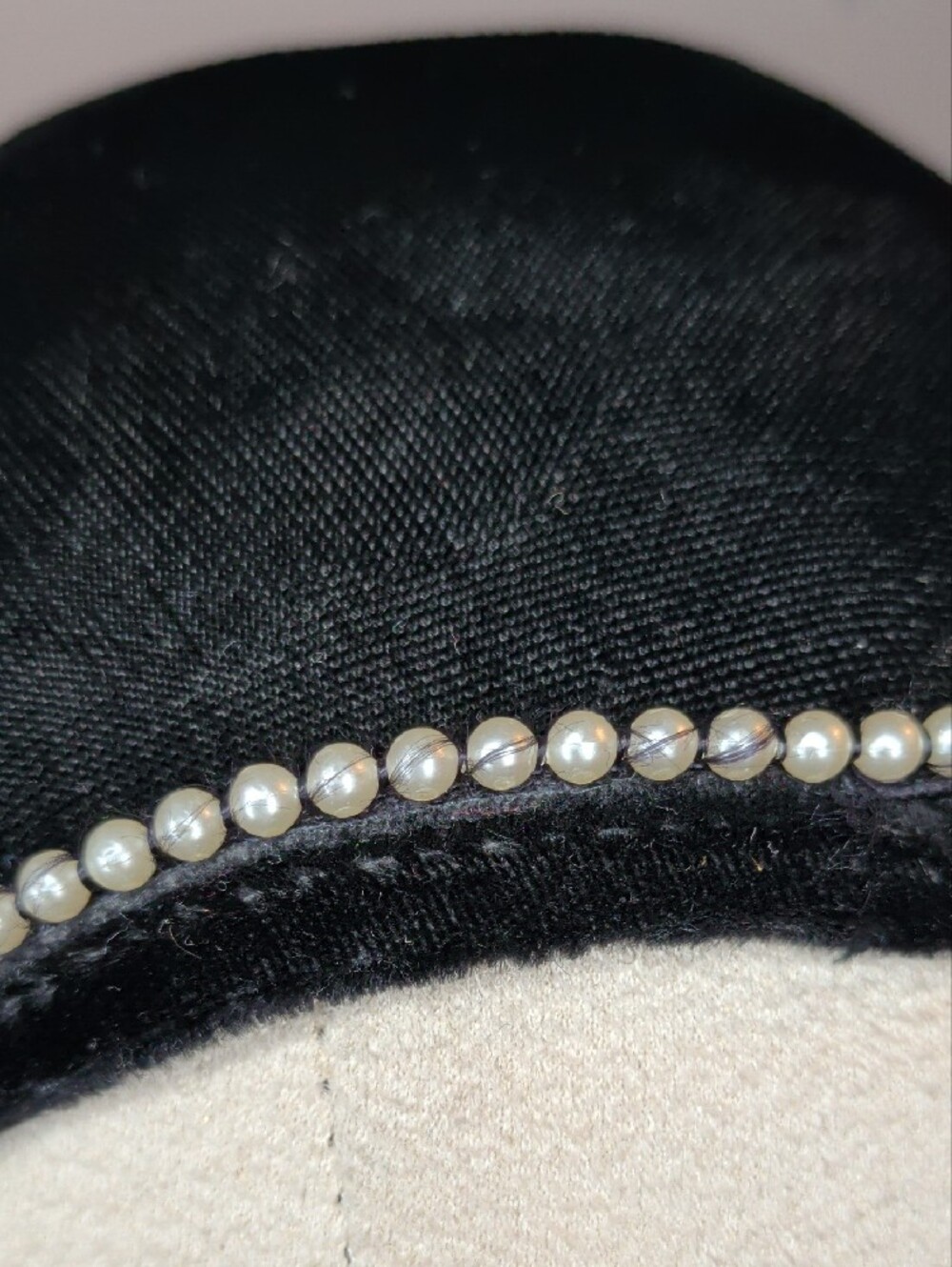 Vintage 40s Black Velvet Juliet Cap Pearl Fascinator Hat Flapper Girl Formal - Picture 6 of 6